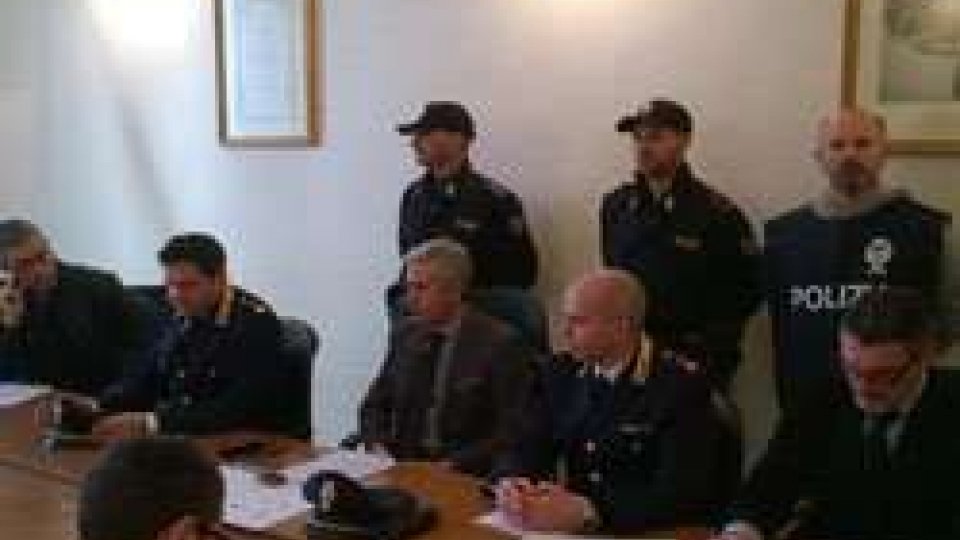 Polizia PesaroUrbino: la Polizia arresta spacciatore 21enne