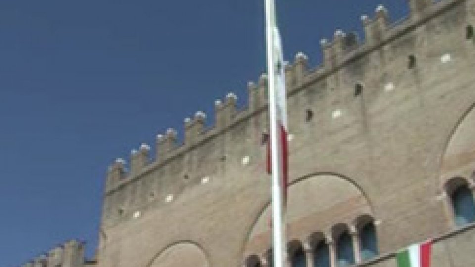 Bandiera in Piazza Cavour