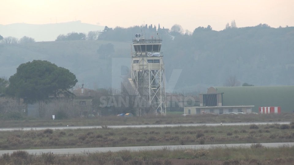 Rimini: aereo militare con sospetta anomalia chiede di poter atterrare, operazione riuscita
