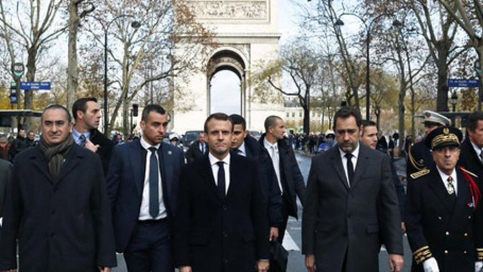 Macron all'Arco di Trionfo @ansa