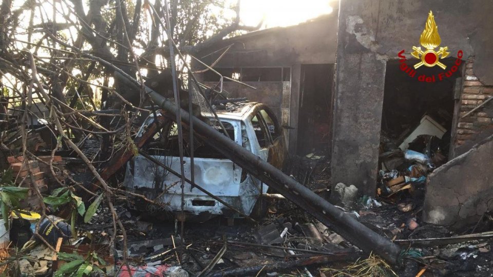 Santarcangelo: incendio distrugge un'abitazione in via Canonica