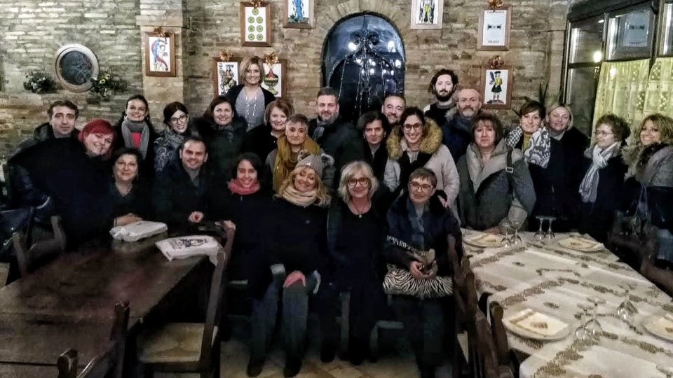 Gli operatori di Malattie Infettive di Forlì ringraziano tutti i benefattori con una loro foto di gruppo (scattata prima dell'emergenza COVID)