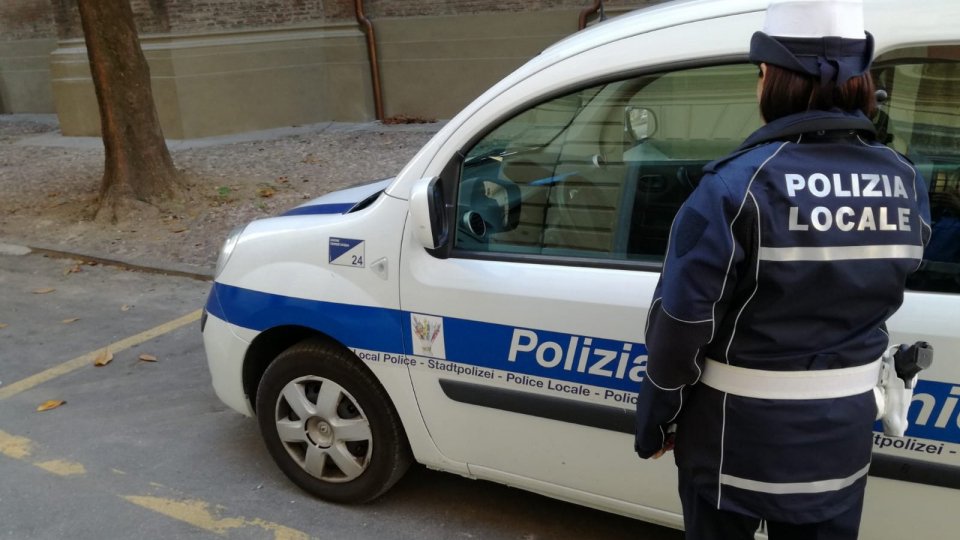 Controlli autocertificazioni: con oltre 700 telefonate salgono a 2200 i moduli controllati d’ufficio dalla Polizia Locale di Rimini,  per un totale di 50 sanzioni e 3 denunce