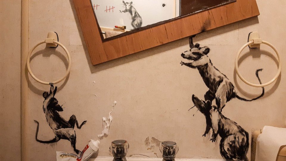Banksy mette a "soqquadro" il bagno di casa