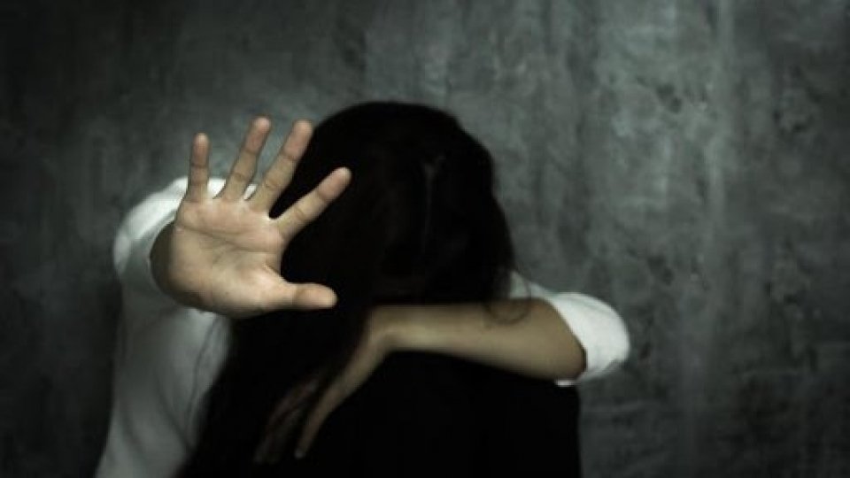 Violenza sessuale e maltrattamenti sulla moglie: arrestato 58enne di Rimini