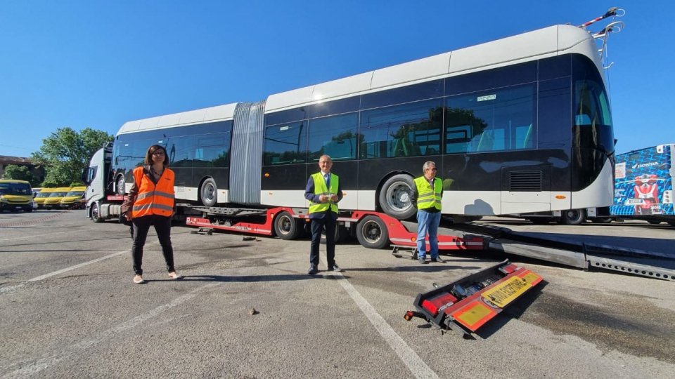 Metromare: arrivato questa mattina dal Belgio  il primo dei 9 filobus a trazione elettrica destinati al Trasporto Rapido Costiero