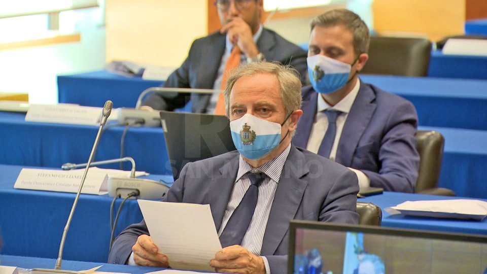 A tutti i consiglieri due mascherine con il simbolo e i colori della Repubblica: un dono postumo del compianto consigliere Gian Franco Terenzi