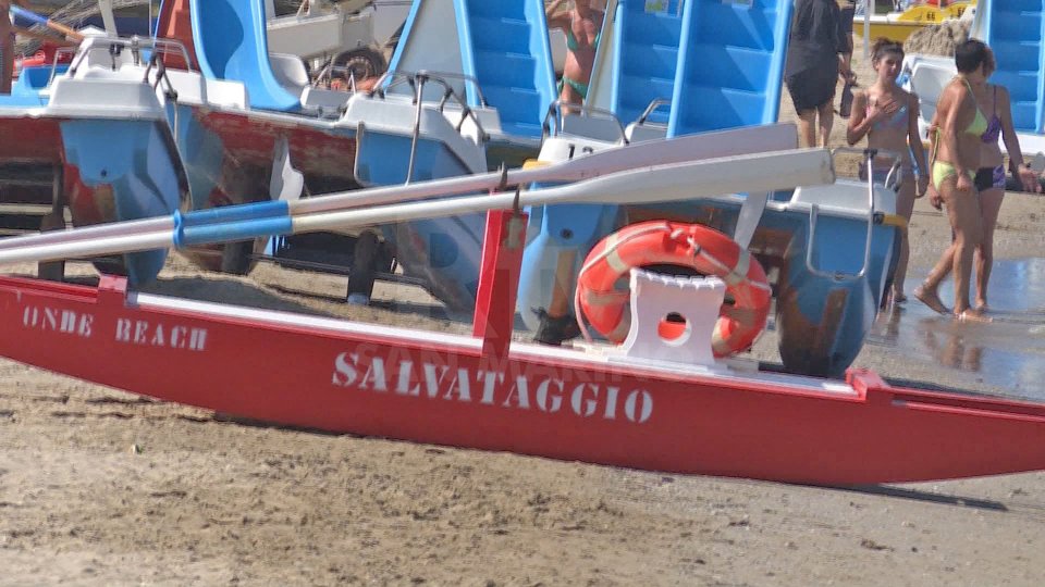 Rimini, la Capitaneria di porto conferma: “fondale irregolare”. Scatta il divieto di balneazione dopo la morte di un bagnante