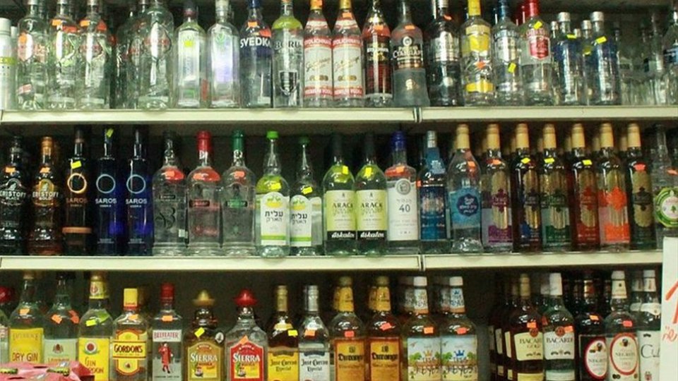 Consumo di alcol: due le violazioni per la vendita dopo gli orari consentiti