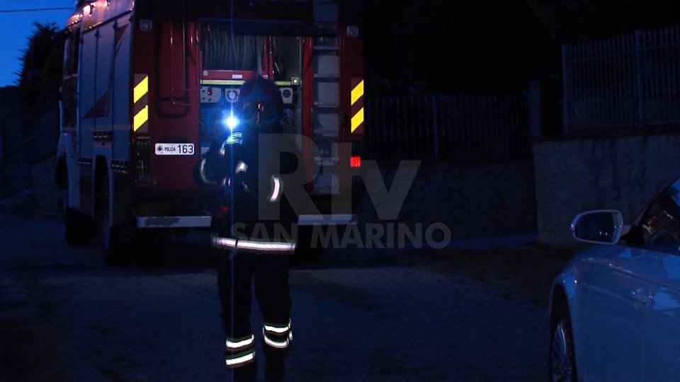 Serravalle: auto sammarinese prende fuoco, Polizia Civile indaga