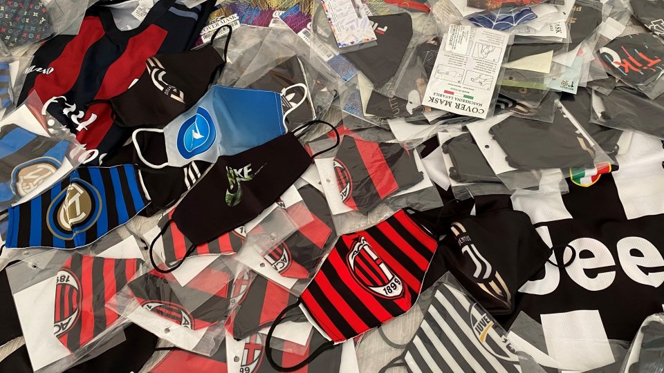 Rimini: sequestrate mascherine contraffatte con i loghi delle squadre di Serie A