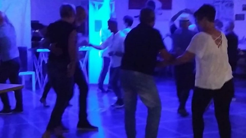 Rivazzurra: ballavano nonostante i divieti. Sanzionato hotel