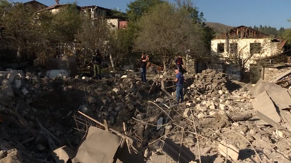 'Cessate il fuoco' in Nagorno-Karabakh: Baku esulta, disordini a Erevan