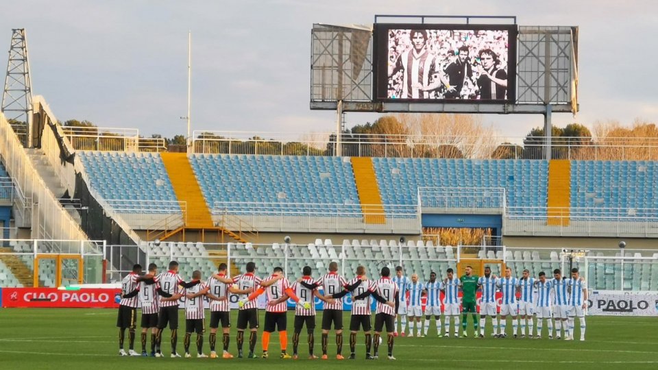 Il Vicenza in campo per Paolo Rossi: tutti con la maglia numero 9
