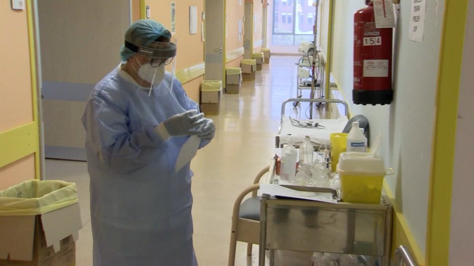 Un'operatrice sanitaria (foto archivio)