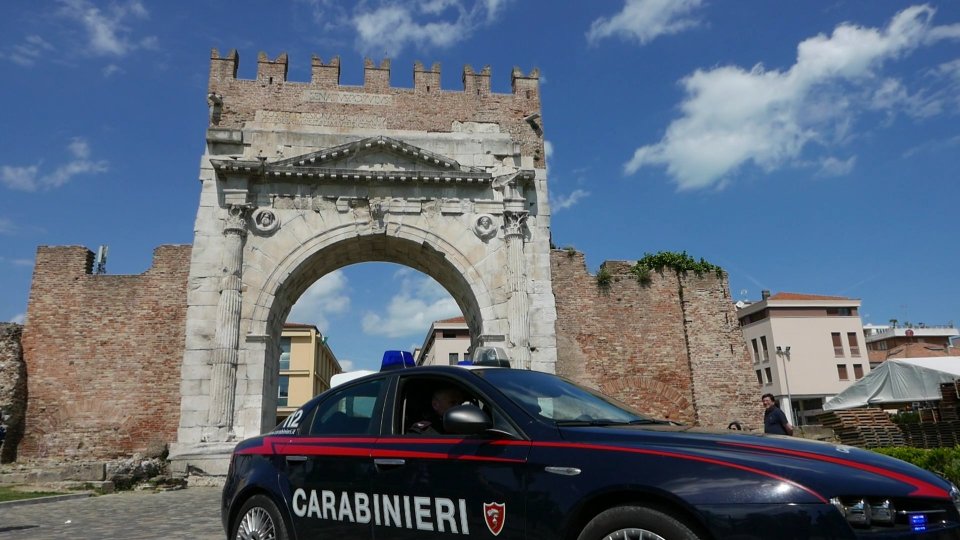Rimini: evade dai domiciliari e minaccia i genitori, arrestato dai Carabinieri