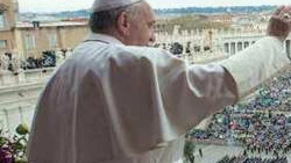 Papa, messa solenne in San PietroPapa, messaggio Urbi et Orbi: "Orrore in Siria, arginare i conflitti, basta armi"