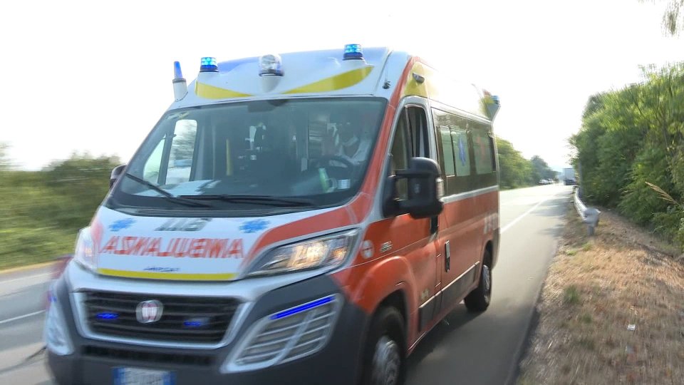 San Martino Monte L'Abate: auto esce di strada, grave un bimba di 11 anni