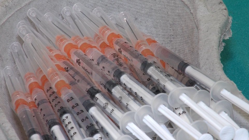 Vaccinazioni: operatori sanitari promossi dai cittadini, obiettivo sconfiggere il Covid