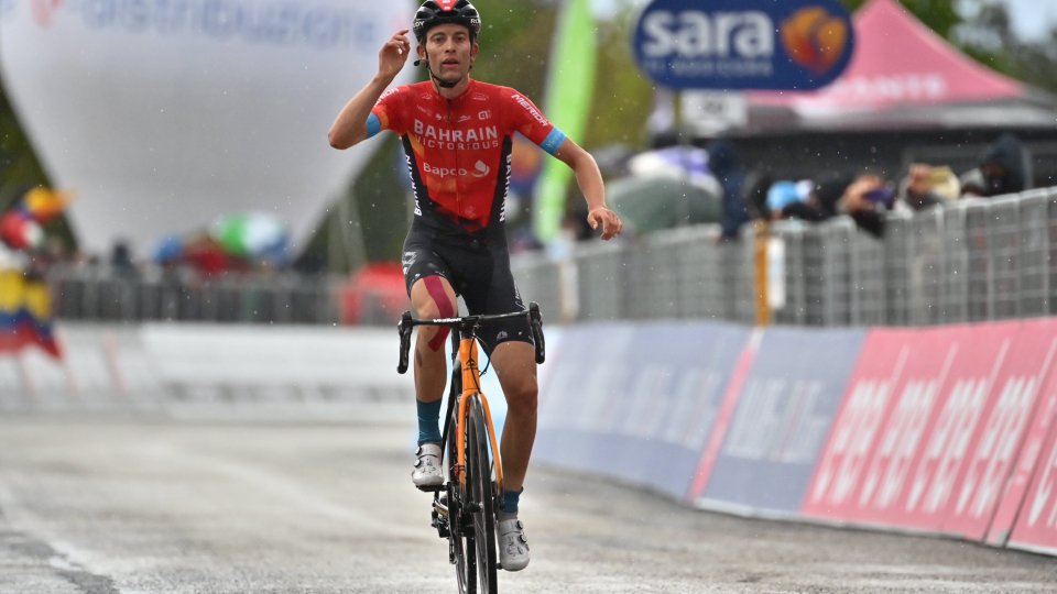 Gino Mäder (Bahrain Victorious) si aggiudica la sesta tappa del Giro d'Italia