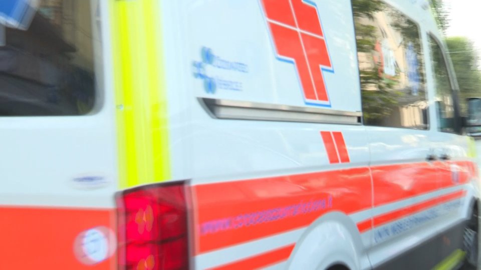 Un'ambulanza (foto archivio RTV)
