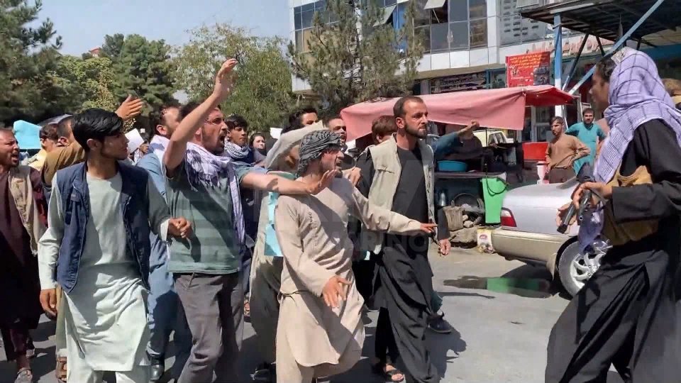Afghanistan, l'Unesco: "rischio di catastrofe generazionale". Partito secondo aereo da Kabul