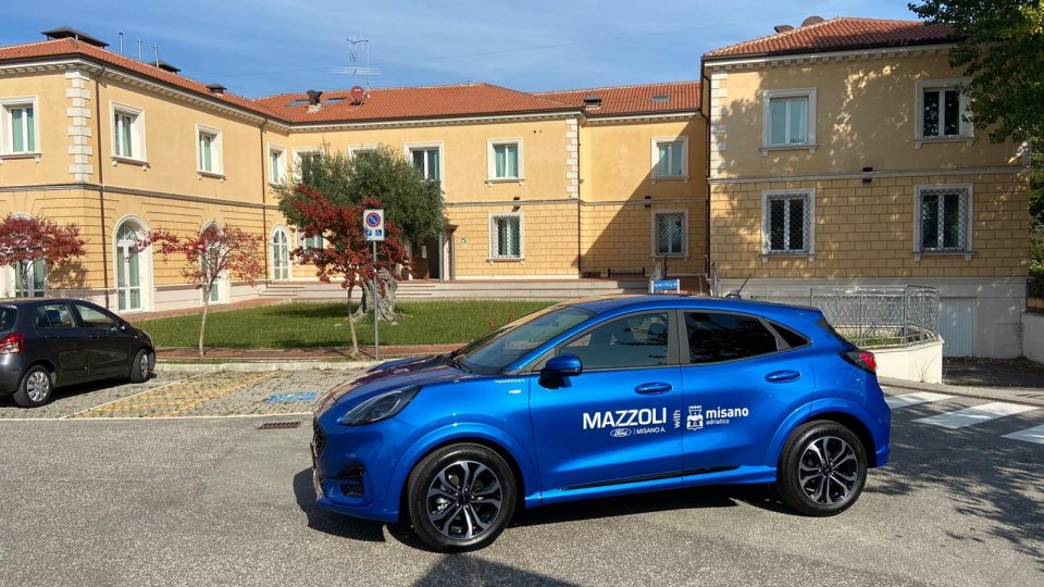 Misano Adriatico: auto elettrica consegnata al comune in comodato d'uso