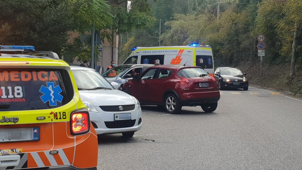 Rimini: scontro su via della Grotta Rossa, coinvolte tre  auto, due sammarinesi