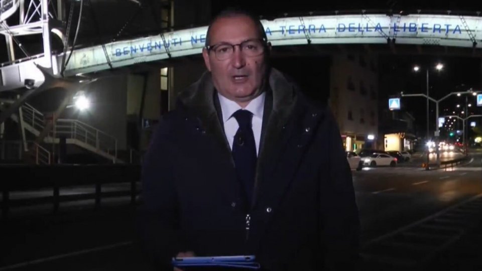 Protesta green pass: conduttore di Fano Tv lancia il Tg dal confine di San Marino