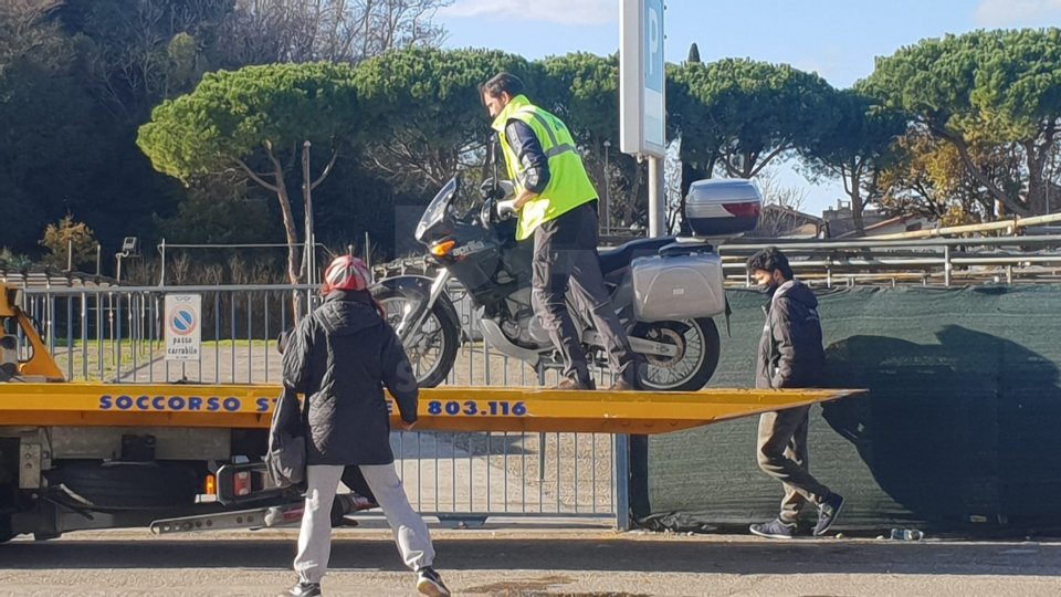 Incidente in via Torconca, motociclista elitrasportato al Bufalini di Cesena