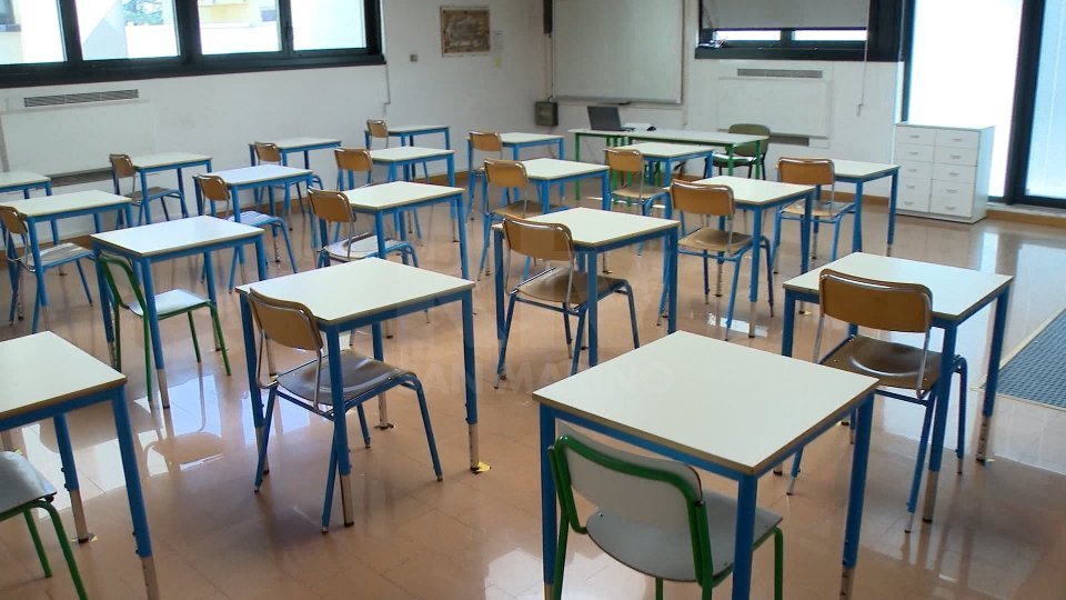 Italia: lunedì il rientro a scuola in presenza. Dal Ministro Bianchi un appello a vaccinarsi