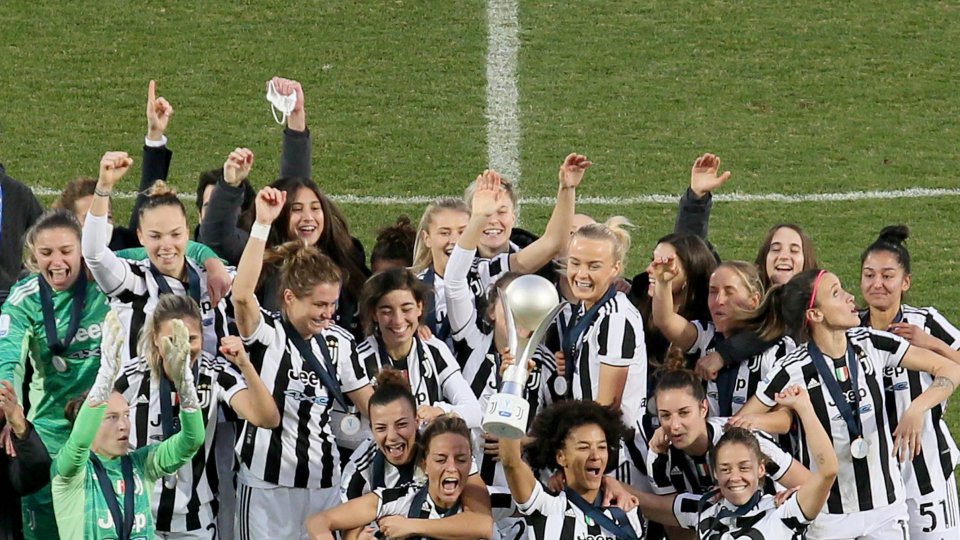 La Juventus festeggia la Supercoppa vinta contro il Milan (foto Figc)