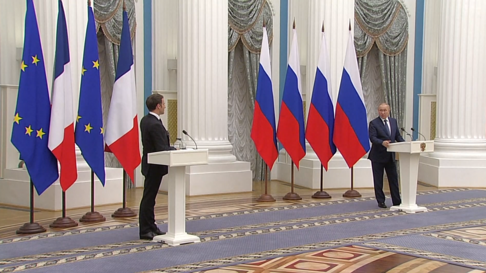 Macron, con Putin “convergenze” per la de-escalation