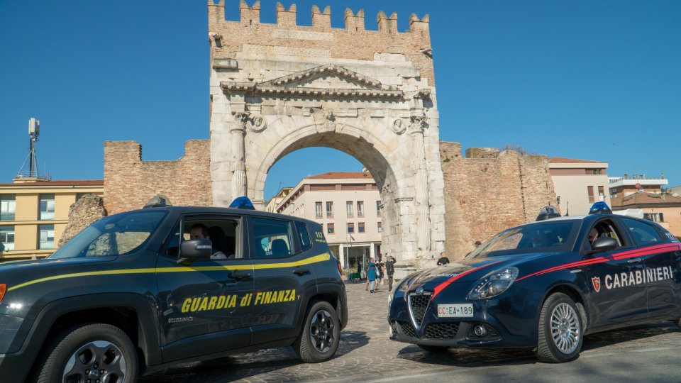 Estorsione e detenzione di droga, Carabinieri e Guardia di Finanza arrestano due uomini