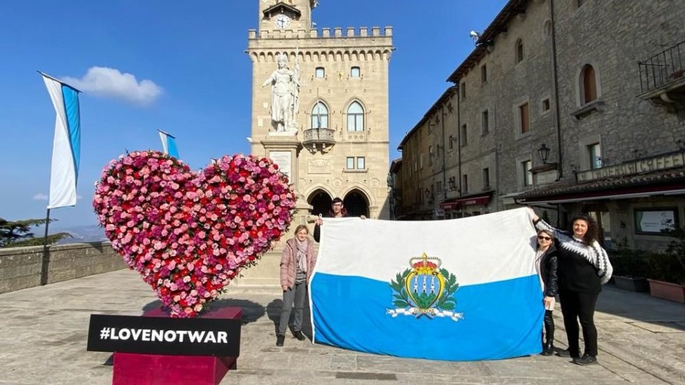 Anche a San Marino i fiori di #LoveNotWar