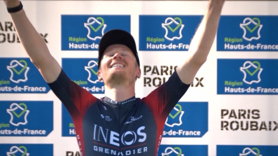 L'olandese Van Baarle trionfa alla Parigi - Roubaix