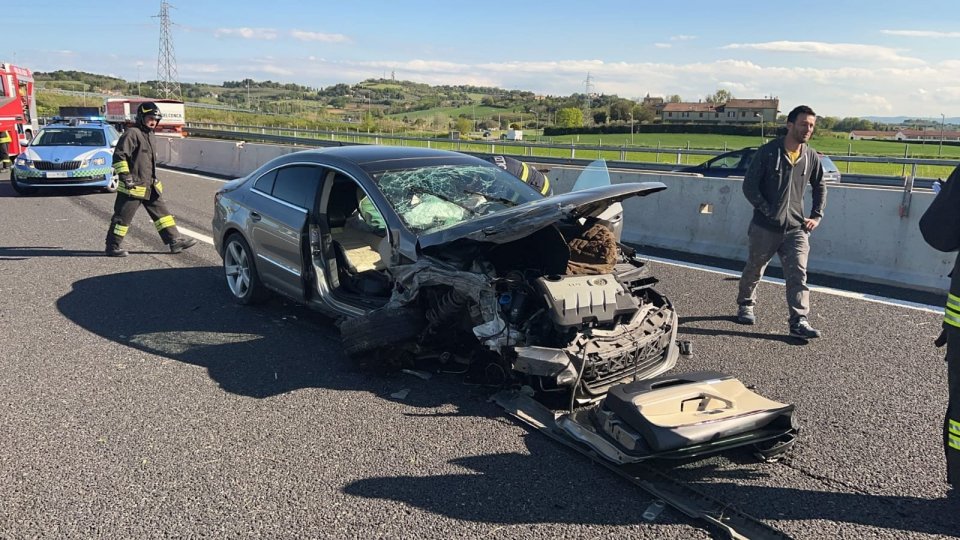 Incidente in A14 tra i caselli di Rimini Nord e Rimini Sud: il conducente al Bufalini