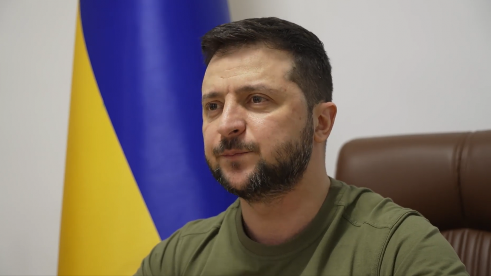 Zelensky: Donbass completamente distrutto, è un inferno