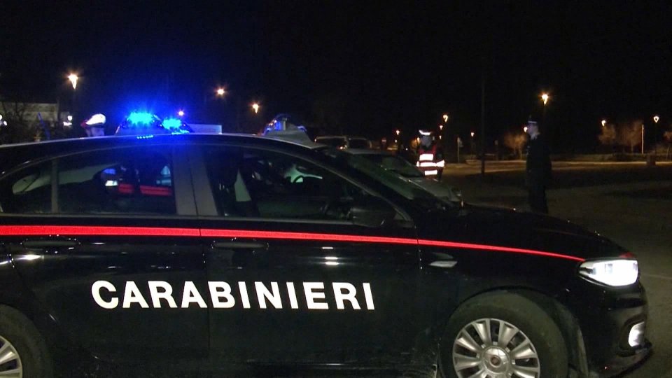 Minaccia passanti con pistola scacciacani sul lungomare Rimini