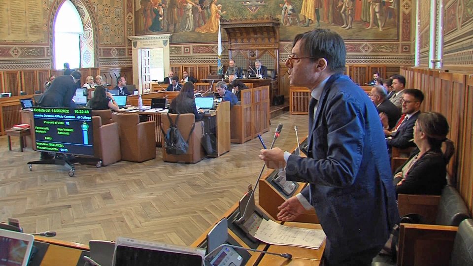 Il Consiglio ricorda Romeo Morri; opposizione critica assenza riforme