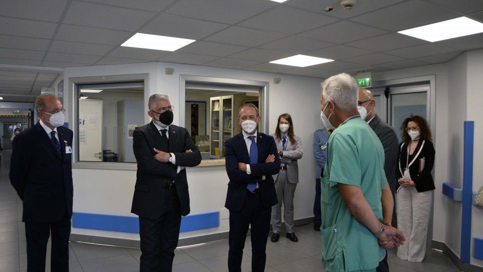 Gli Ecc.mi Capitani Reggenti Oscar Mina e Paolo Rondelli in visita  all’Ospedale di Stato