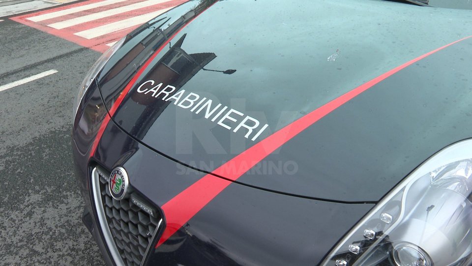 Riccione: in fuga a folle velocità, Carabinieri costretti a sparare