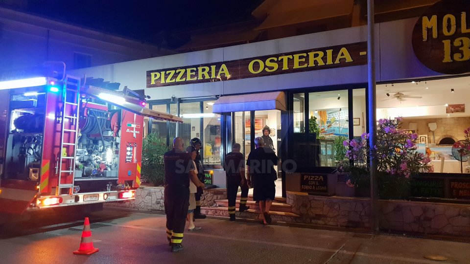 Friggitrice prende fuoco in un ristorante a Riccione: intervento dei Vigili del Fuoco