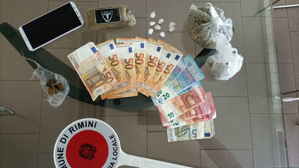 Rimini: Polizia locale ferma due uomini accusati di spaccio