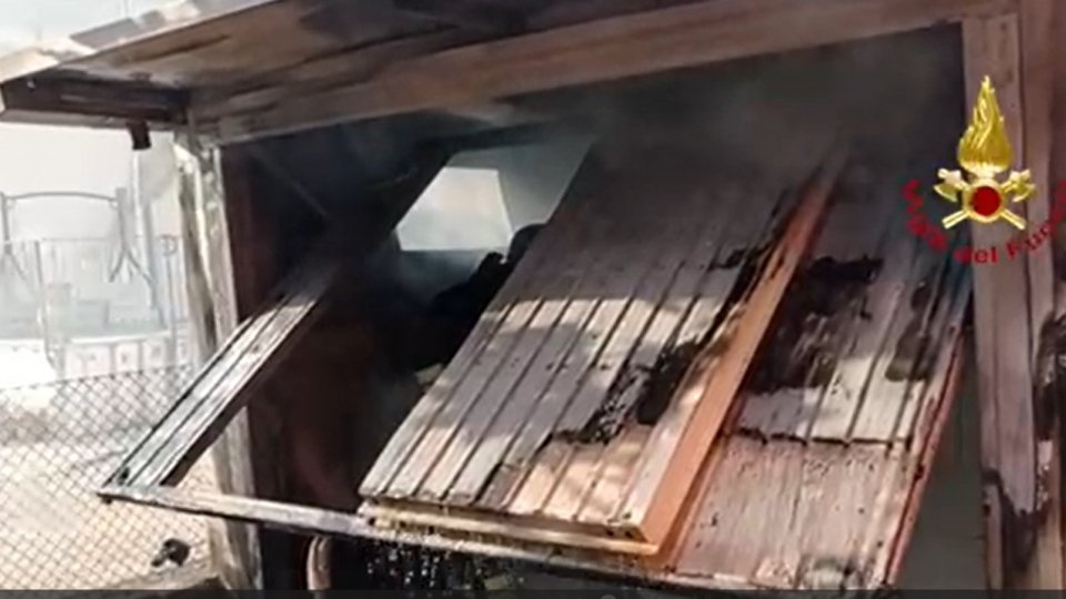 Santarcangelo: incendio in un capanno a ridosso delle case, intervengono VVFF