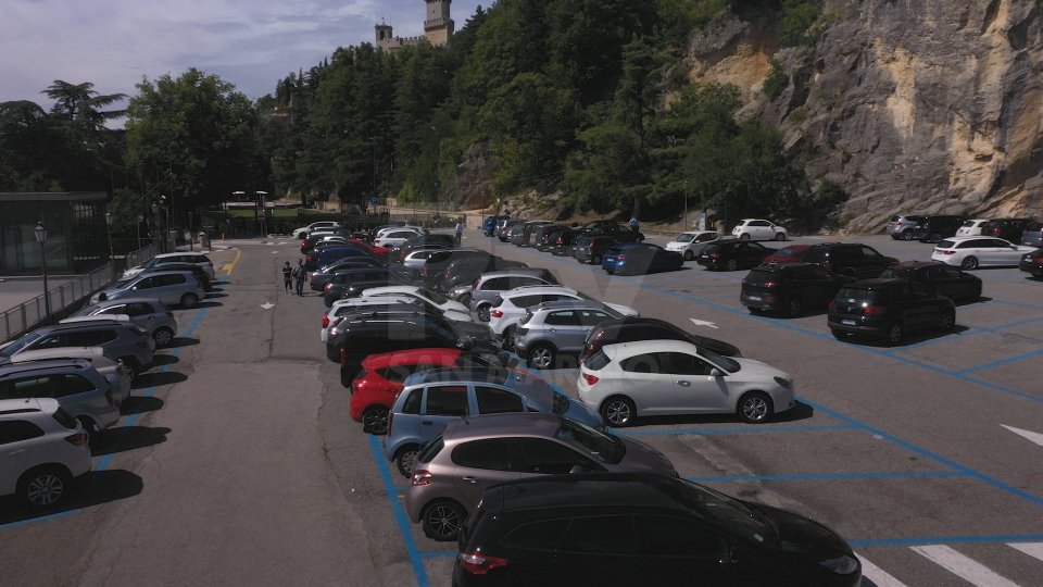 Federalberghi: “I parcheggi del centro storico rimangano parcheggi”