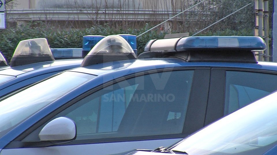 Droga nelle scatole di caramelle e furto di un drone, due arresti a Rimini