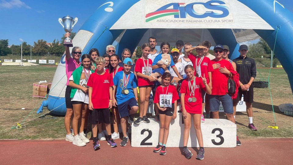 Atletica leggera : Campionati italiani Aics : Nuovo record nazionale nella 4X100m ragazze