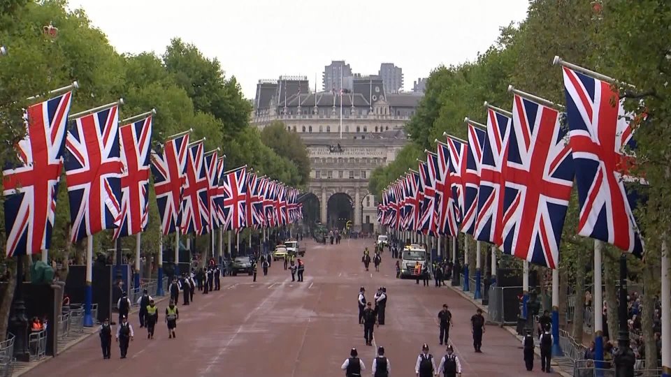 Il feretro di Elisabetta II a Westminster Hall