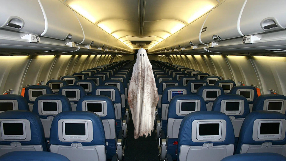 Voci e gemiti macabri sugli aerei in volo e Halloween non c'entra